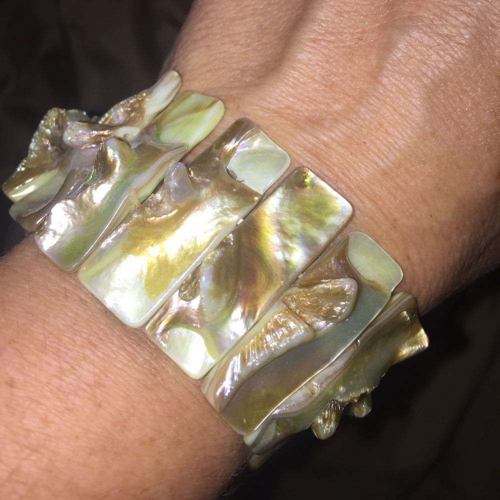 Beach Green Shell Stretch Bracelet Natural